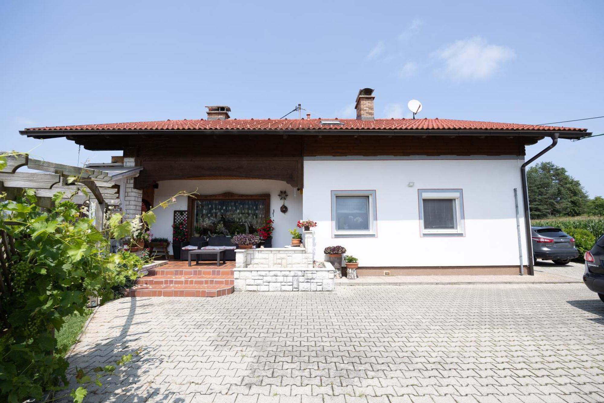 Christis Apartments Eberndorf Exteriör bild